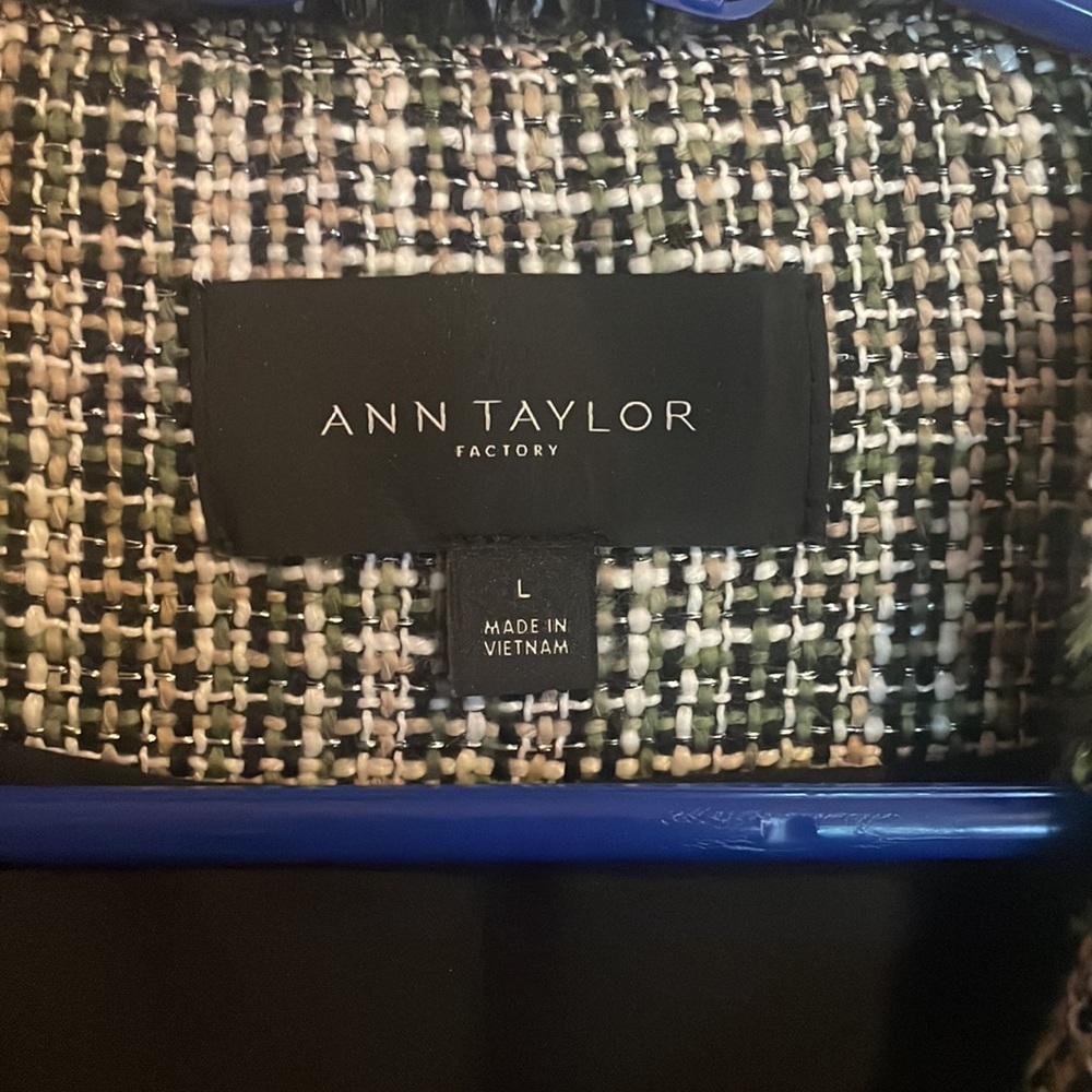 Beautiful Ann Taylor jacket - Picture 2 of 4